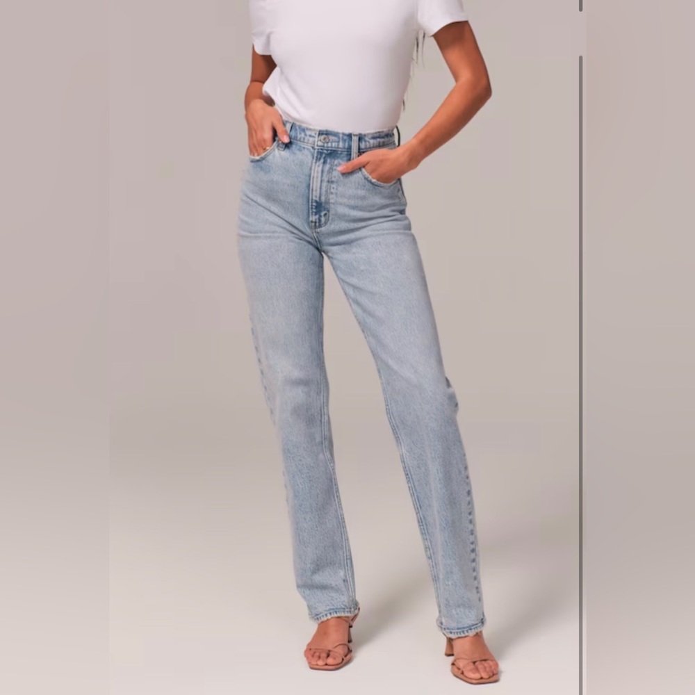 NWOT Abercrombie & Fitch 90’s straight ultra high rise jeans
